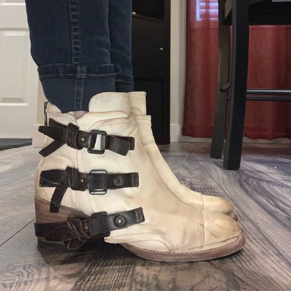 Freebird by Steven Beige Distressed Circe